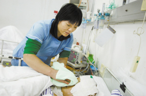 提供24小时医院男女陪护、医院护理、护工、家庭保姆、家庭陪护、家庭护理