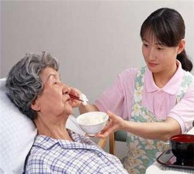崂山区老人病人护理中心=老人病人陪护陪诊、给老人病人洗澡、理发修指甲